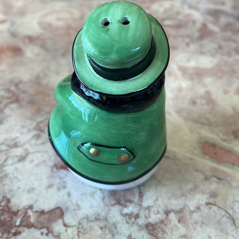 New In Box~Fitz And Floyd Holly Jolly Mr and Mrs Snowmen Salt & Pepper Shakers - Picture 6 of 10